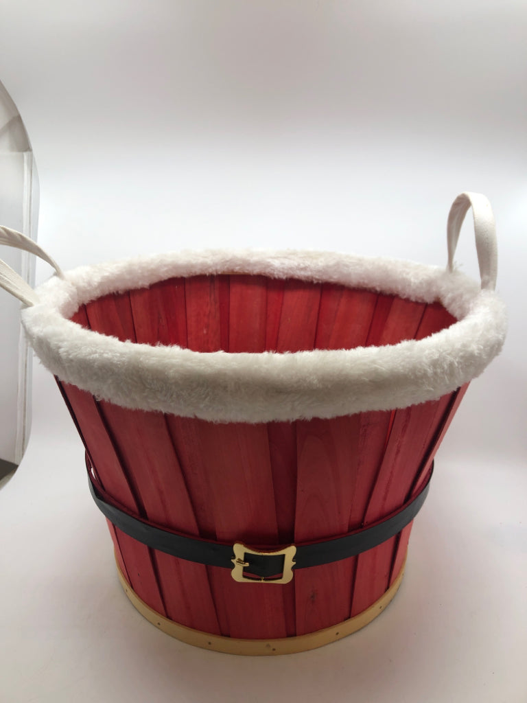 WOOD WOVEN SANTA BASKET W/FUR TRIM.