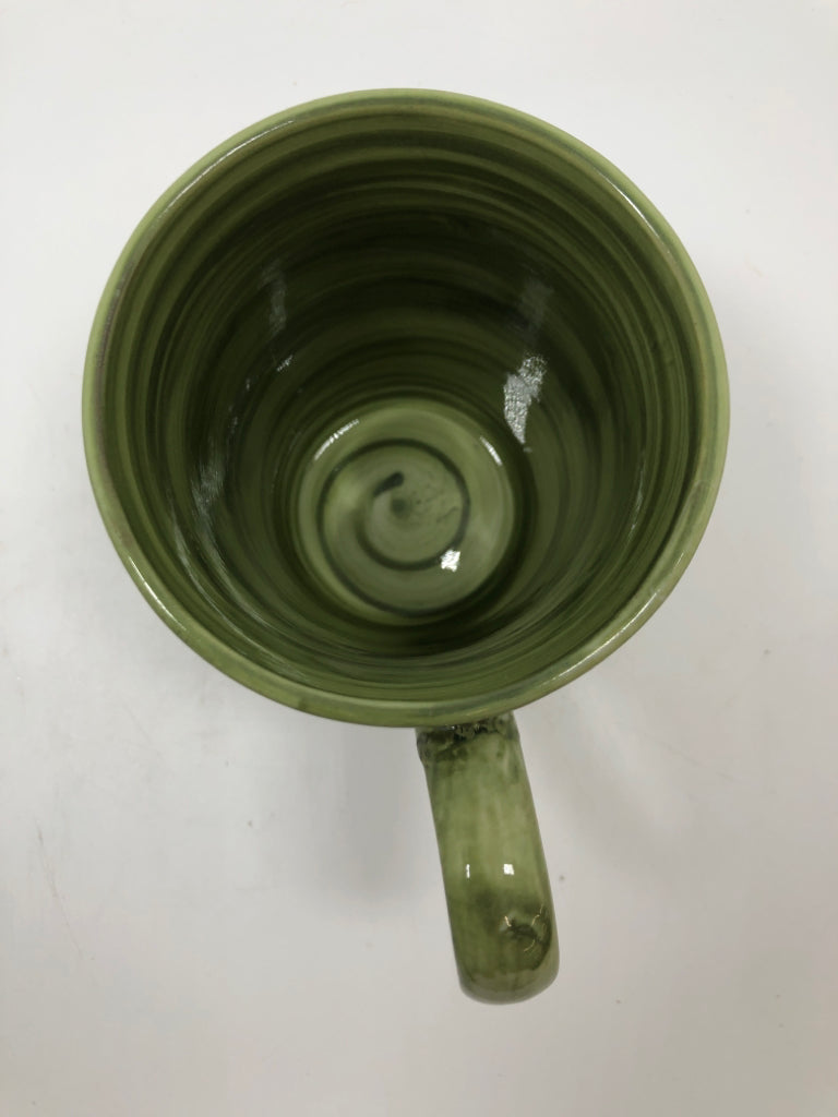 GREEN SWIRL CERAMIC MUG.