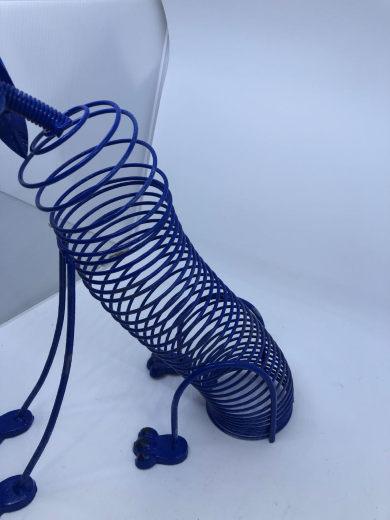 METAL SLINKY DOG SHELF DECOR.