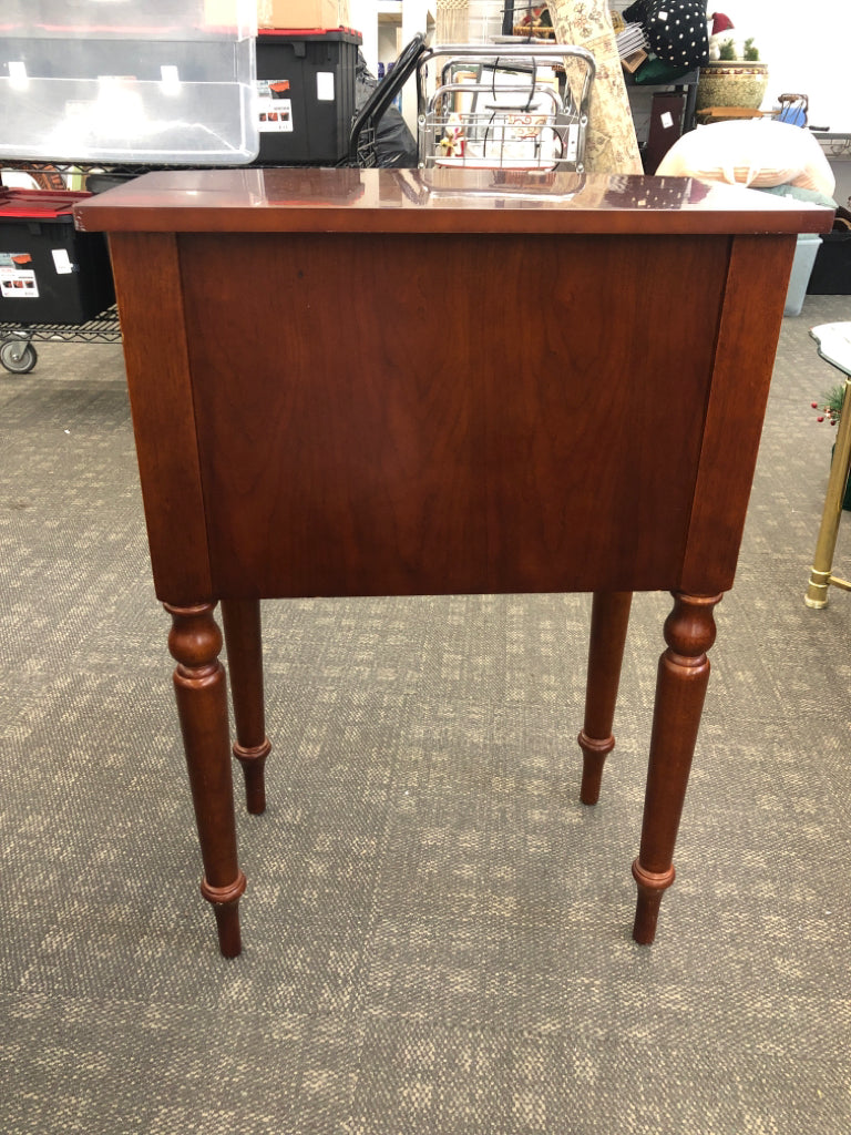 2-DRAWER WOODEN SIDE TABLE.