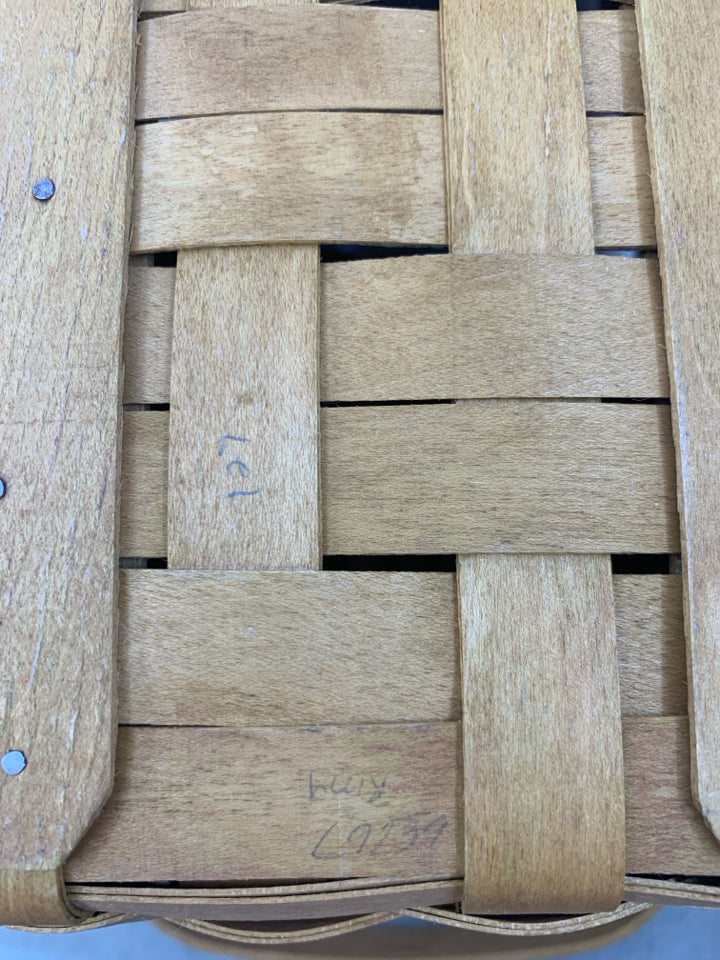 2003 COLLECTOR'S CLUB RECTANGLE W/ LID.