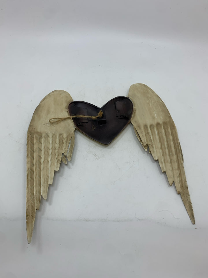 GOLD METAL HEART W/TIN WINGS WALL HANGING.