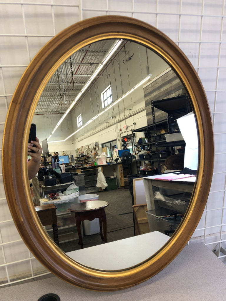 ANTIQUE WOOD FRAME OVAL WALL MIRROR.