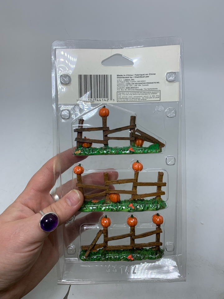 NIP VTG LEMAX SPOOKY TOWN SET OF 3 PUMPKIN FENCES.