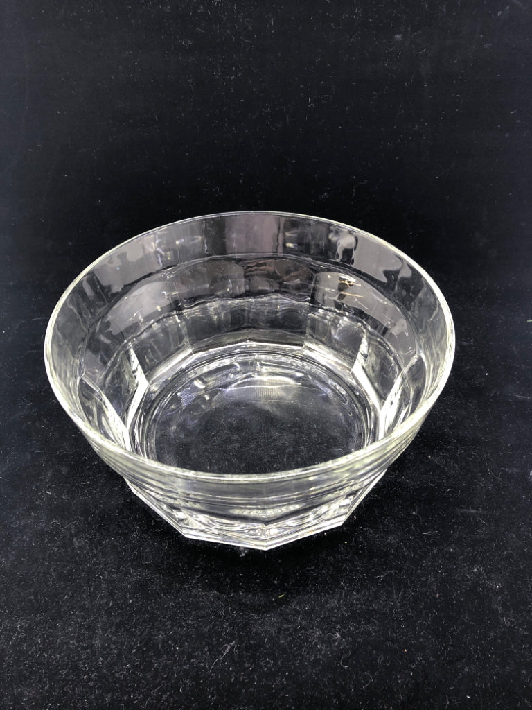 LARGE GLASS SERVING BOWL W SLIGHT RIB.