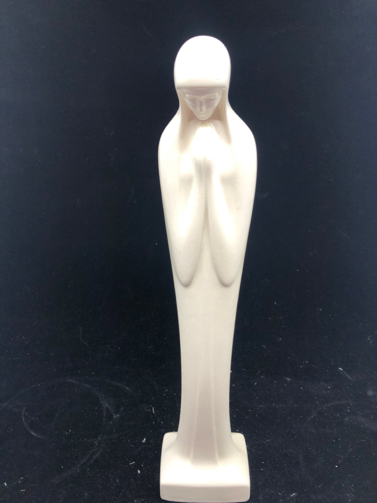 CERAMIC WOMAN PRAYING WHITE.