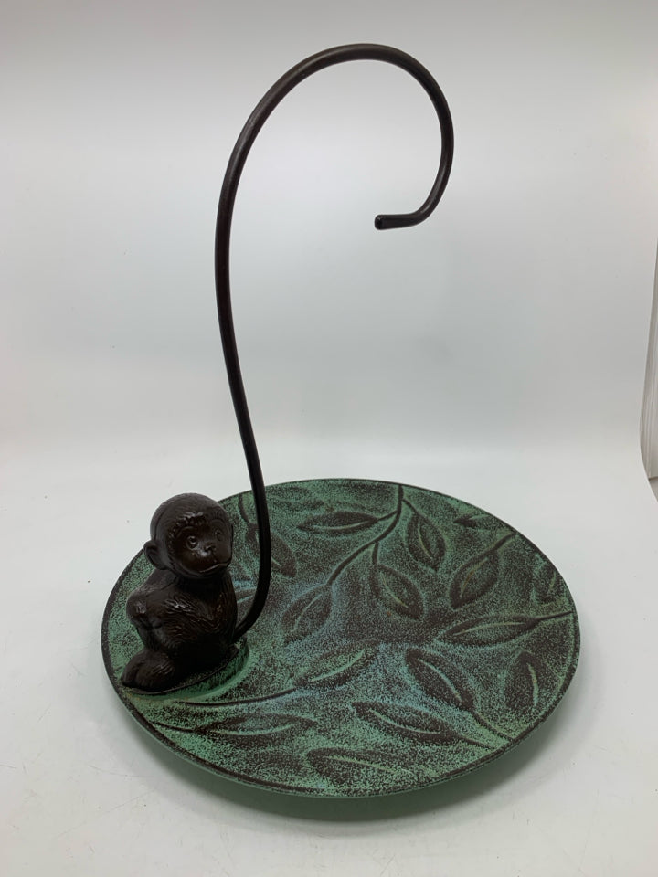 LARGE DISTRESSED LEAVE METAL BASE W/ MONKEY W/ LONG TAIL BANANA HOLDER.