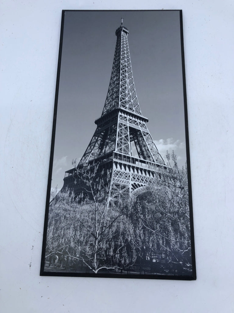 EIFFEL TOWER B&W WALL HANGING.