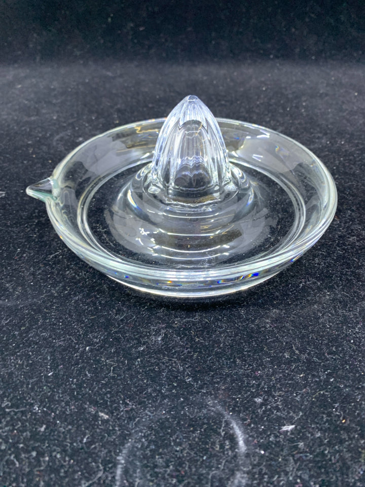 CLEAR GLASS CITRUS JUICER.