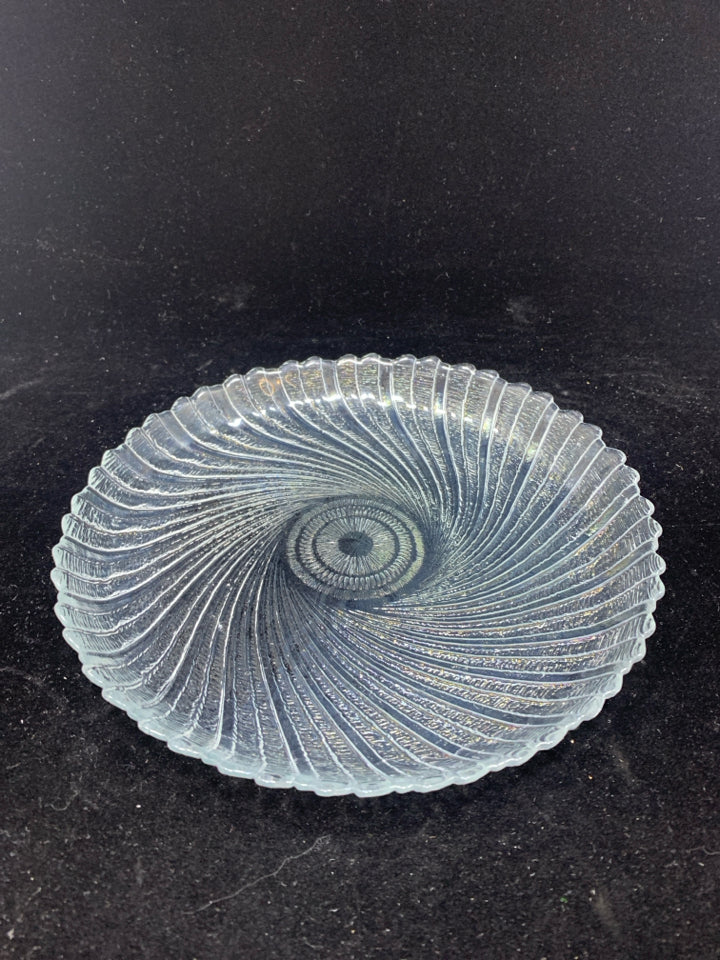 4 SWIRL GLASS LUNCH PLATE W/SCALLOPED EDGE.
