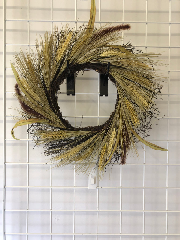 FAUX GRASSES WREATH.