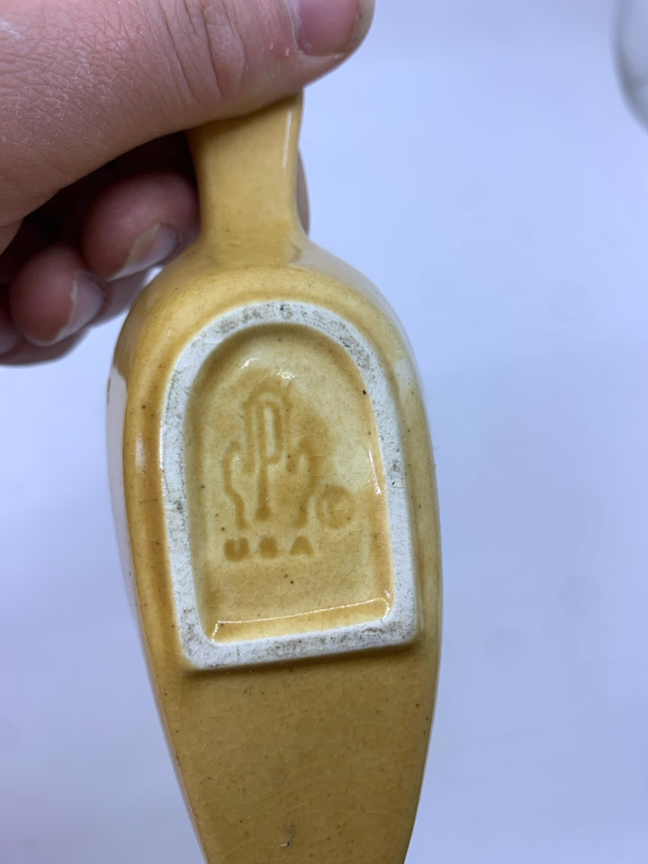 MINI POTTERY SCOOP W/ HEAR IN CENTER.