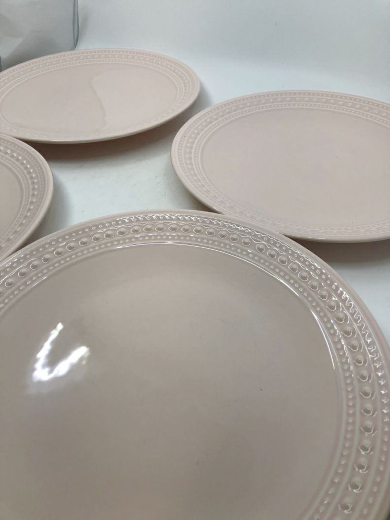 4 PINK BEADED EDGE DINNER PLATES.