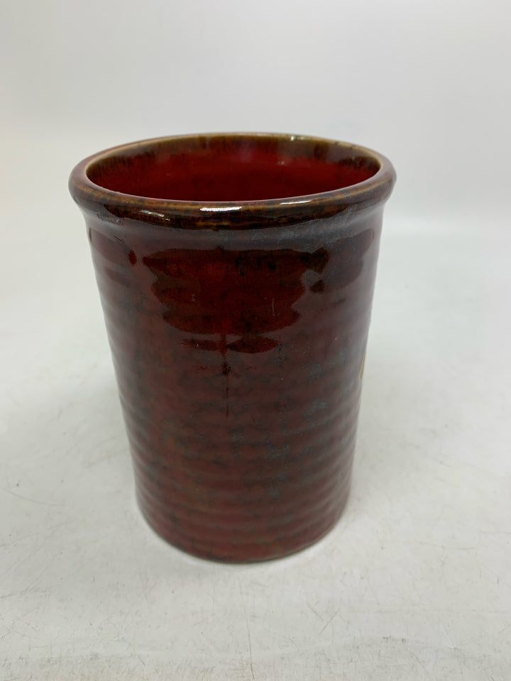 MATTE BEAR DARK RED CERAMIC CROCK.