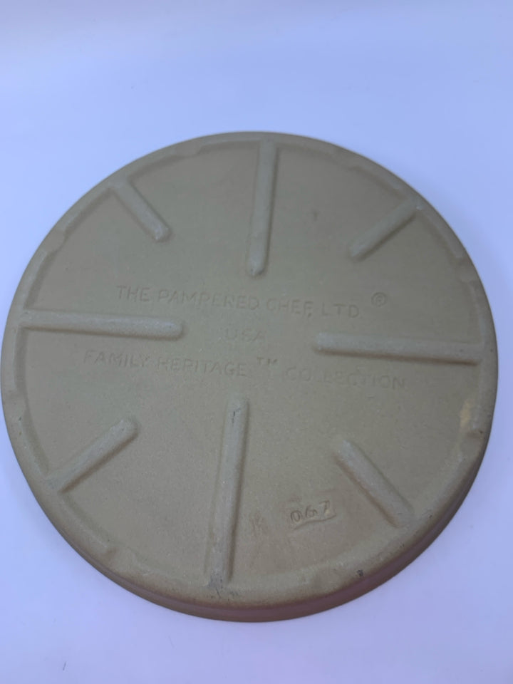 FAMILY HERITAGE STONEWARE BAKER.