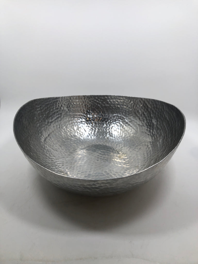 HAMMERED METAL BOWL.