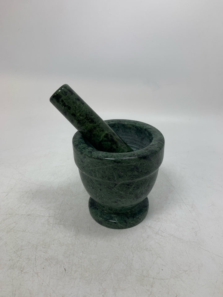 GREEM MARBLE MORDOR AND PESTLE.