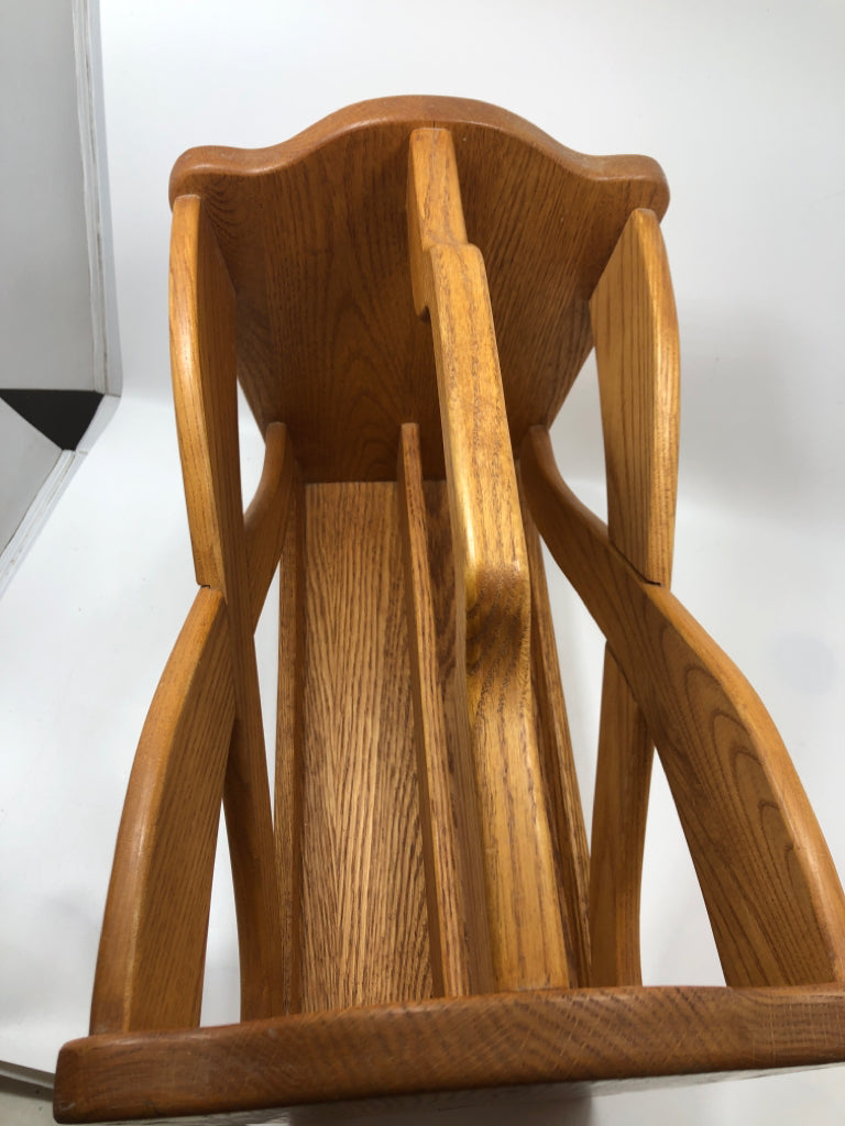 2-SECTION WOODEN MAGAZINE HOLDER.
