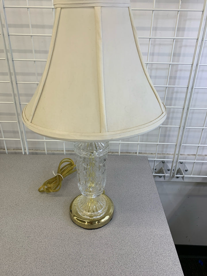 GLASS/GOLD BASE LAMP W/CREAM SHADE.