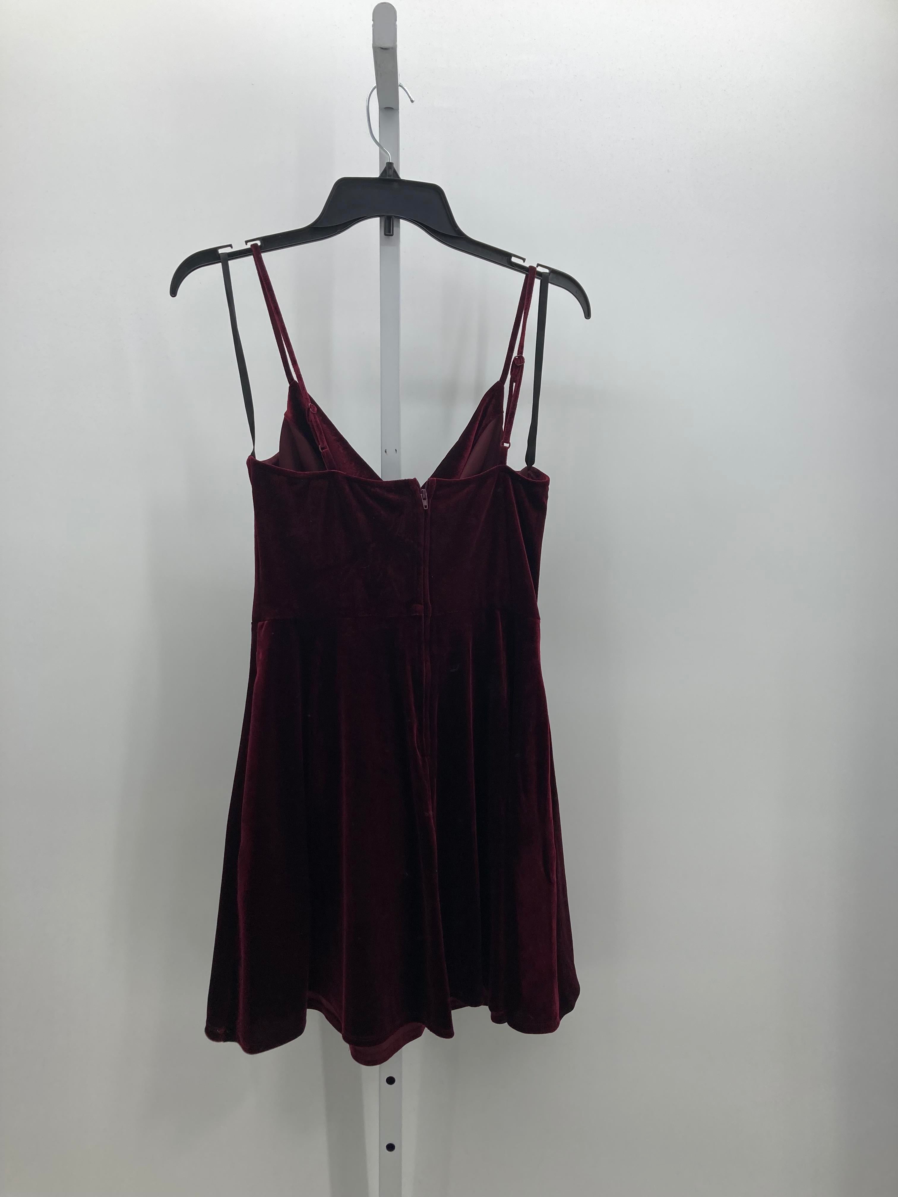 B. Darlin Size 7-10 Juniors Sleeveless Dress