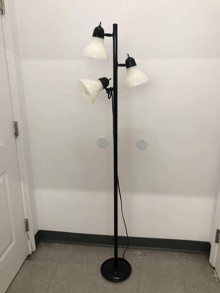 3 WAY FLOOR LAMP.