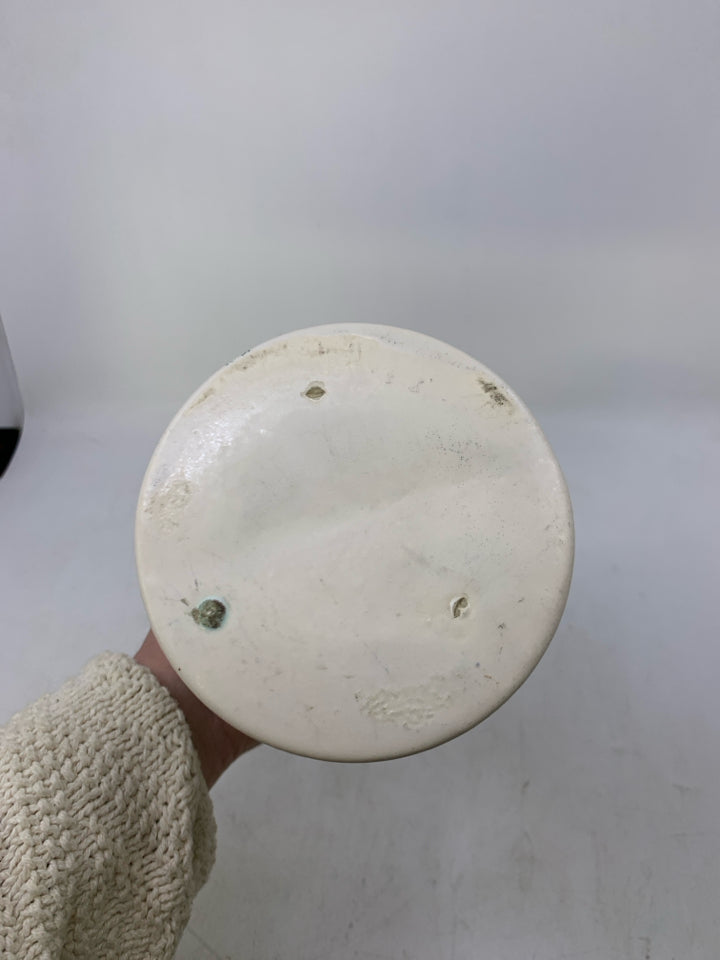 VTG CERAMIC VASE.
