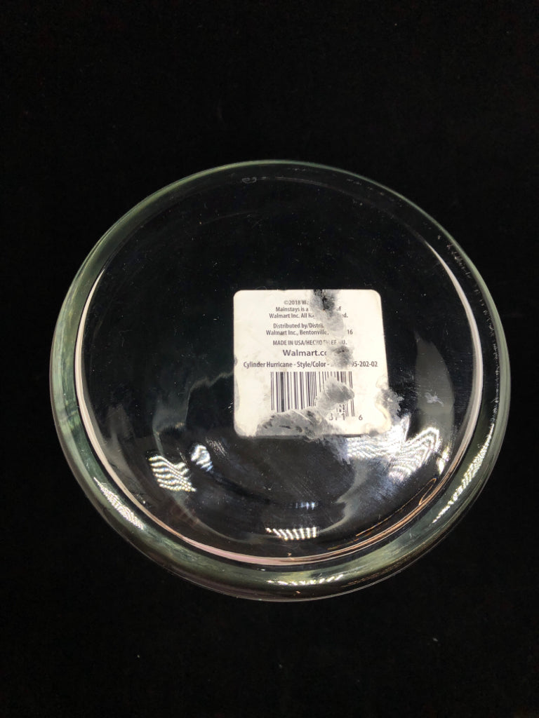 CLEAR GLASS VASE.