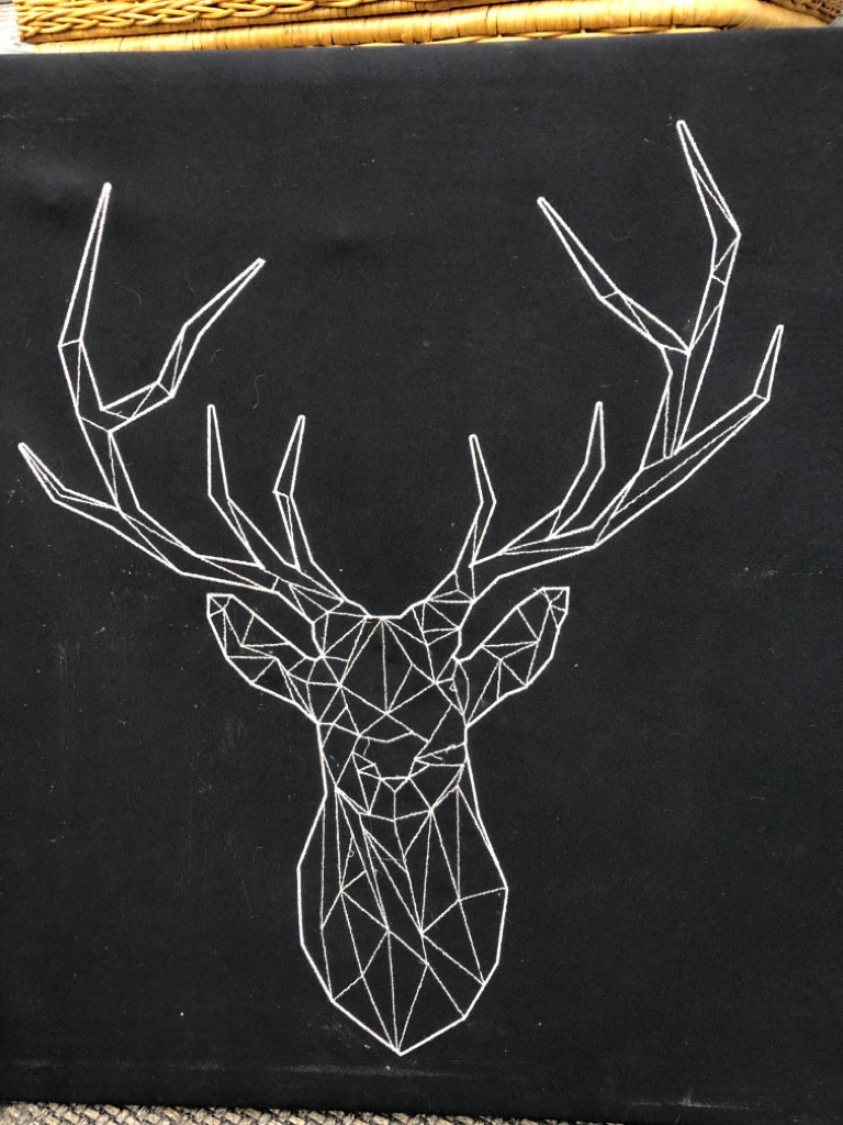 BLACK DEER HEAD WALL ART.