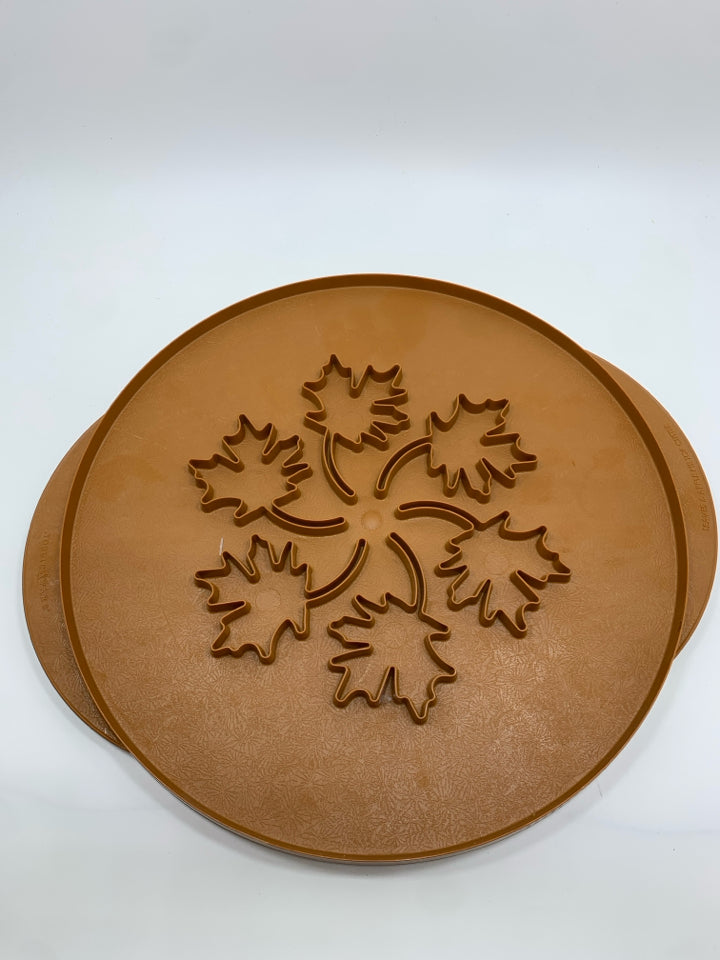 NORDIC WARE LEAVES & APPLE PIE TOP CUTTER.