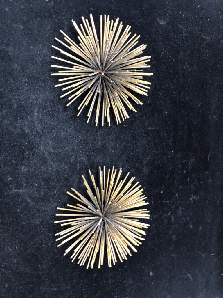 2 SMALL GOLD STARBURST.