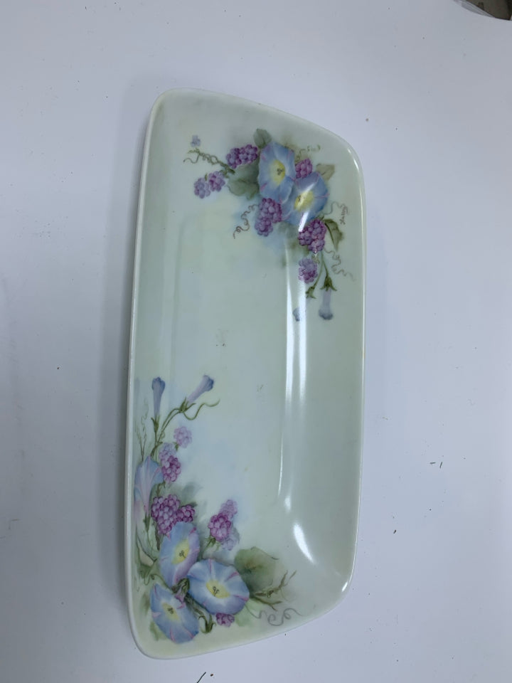 RECTANGLE TRAY BOWL W/ BLOSSOMING GRAPES/VINES.