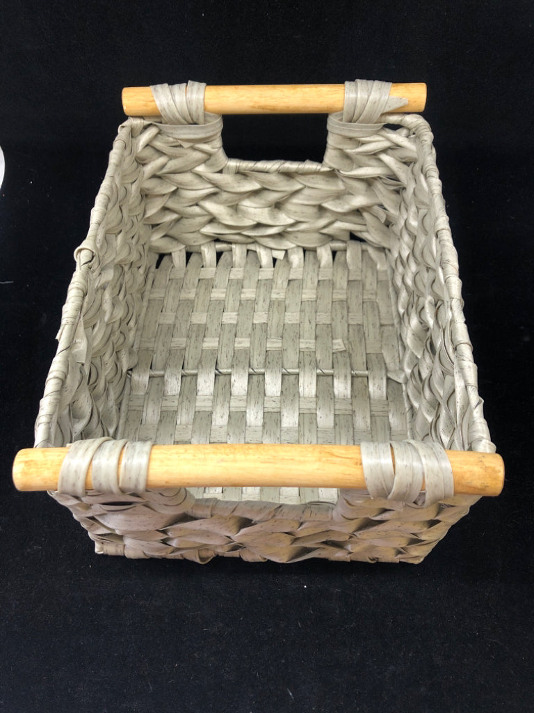 PLASTIC GREY WEAVE BASKET W/ WOOD HANDLES.