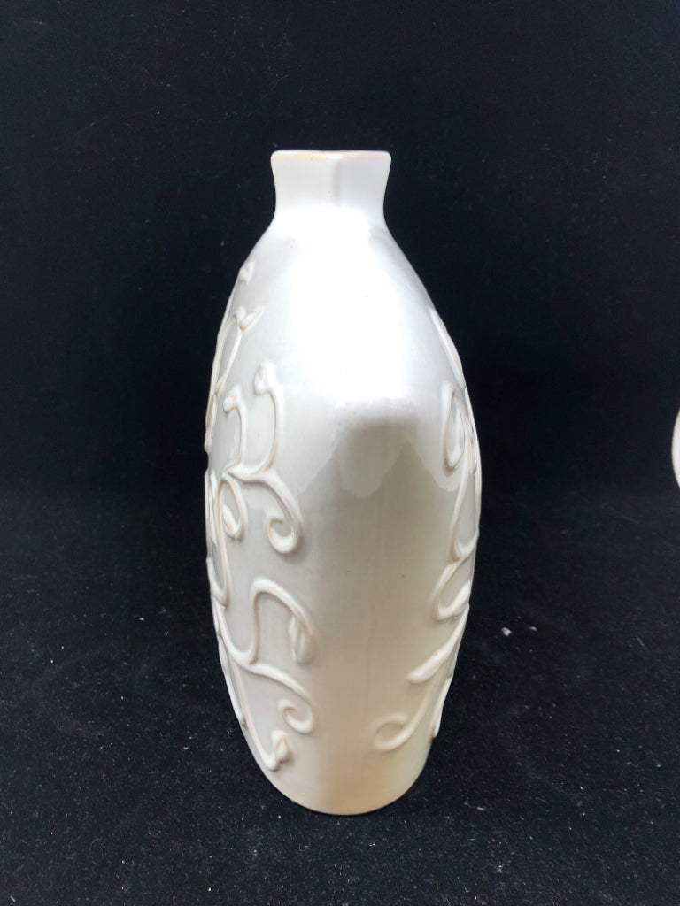 LARGE CREAM VASE W/VINES.