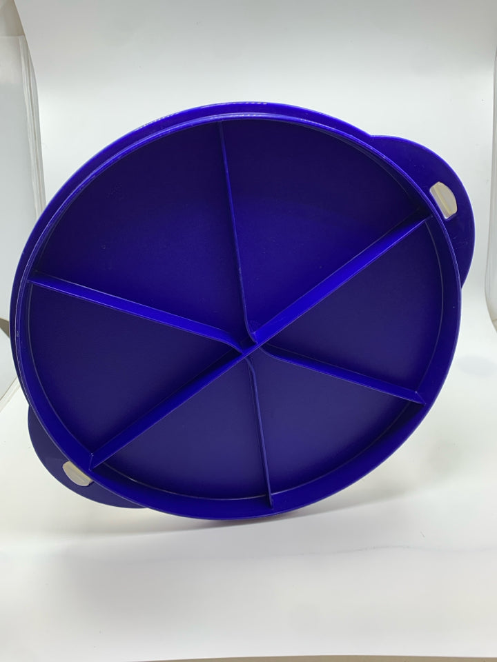 VTG TUPPERWARE ROUND CAKE SAVER.