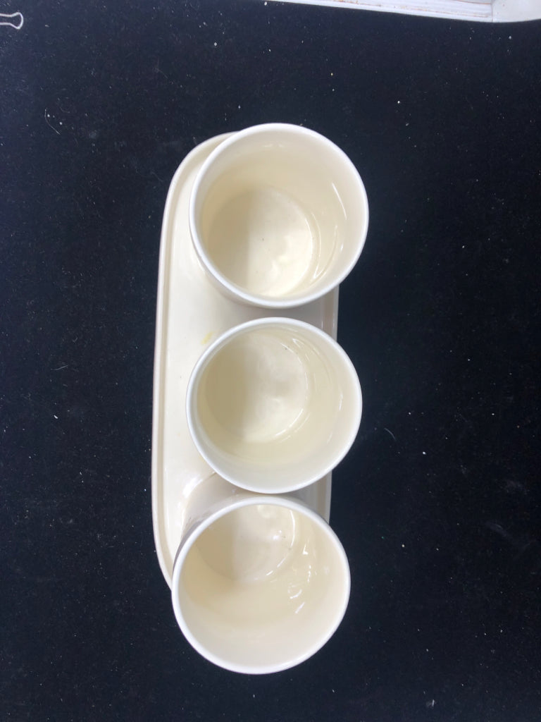 4PC RAE DUNN SANTA UTENSIL HOLDER W PLATE.