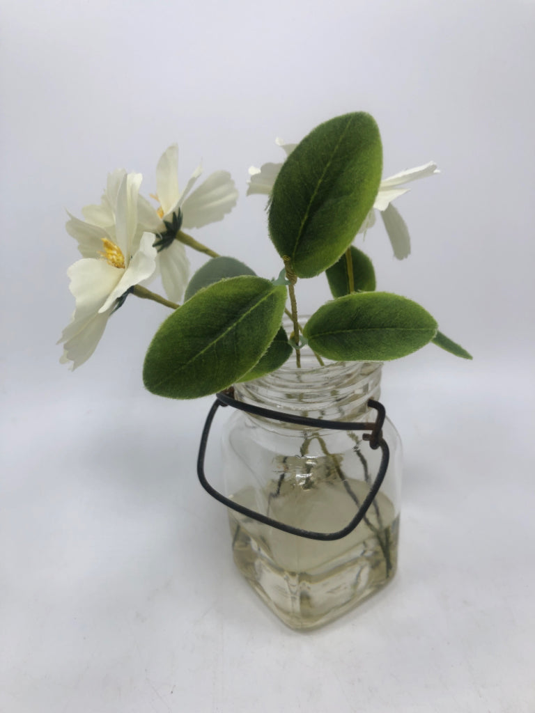 FAUX DAISIES IN CLEAR GLASS JAR.