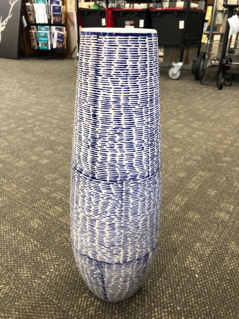 BLUE DASHED VASE.