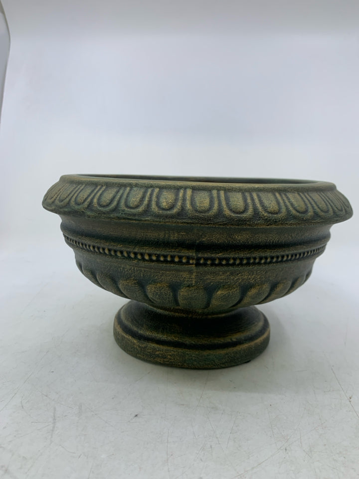 FOOTED GREEN/GOLD DETAILED TERA COTTA PLANTER.