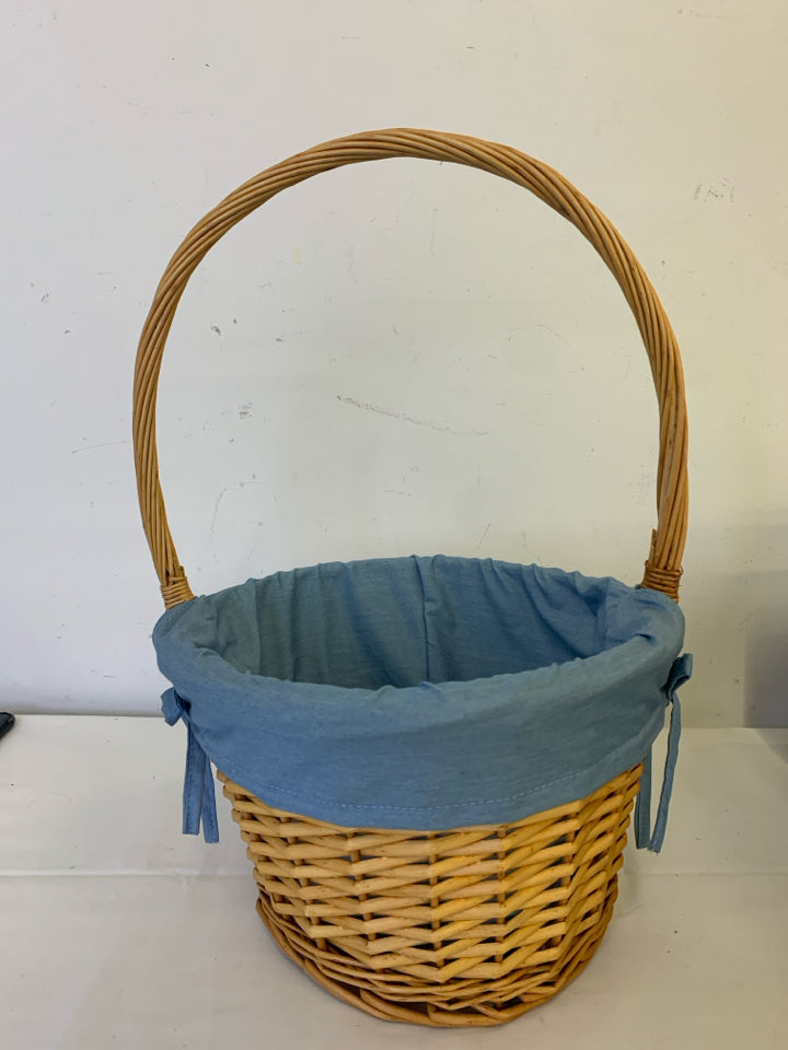 BLONDE WOVEN BASKET W BLUE LINER.