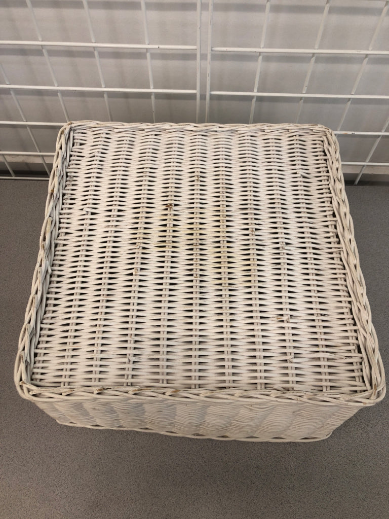 SQUARE WHITE WICKER BASKET.