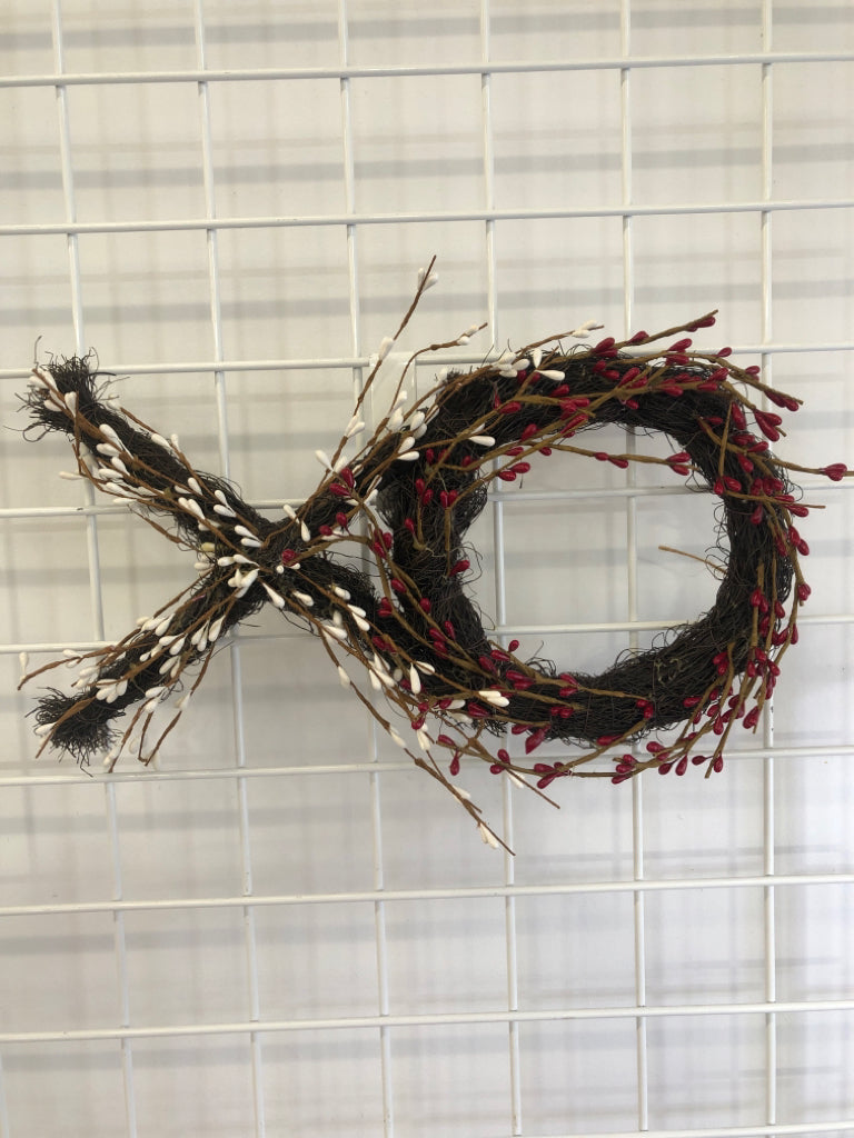 TWIG AND BERRIES XO WALL DECOR.