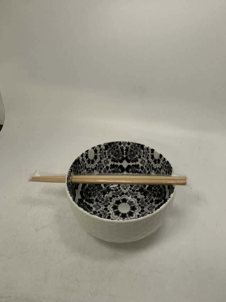 2 PC HONEY COMB EMBOSSED EXTERIOR W/ FLOWER INSIDE RAMEN BOWL CHOPSTICKS.