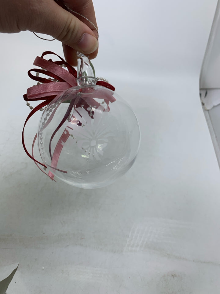PRINCESS HOUSE GLASS BULB W/ ETCHED HOLLY BOUQUET ORNAMENT.