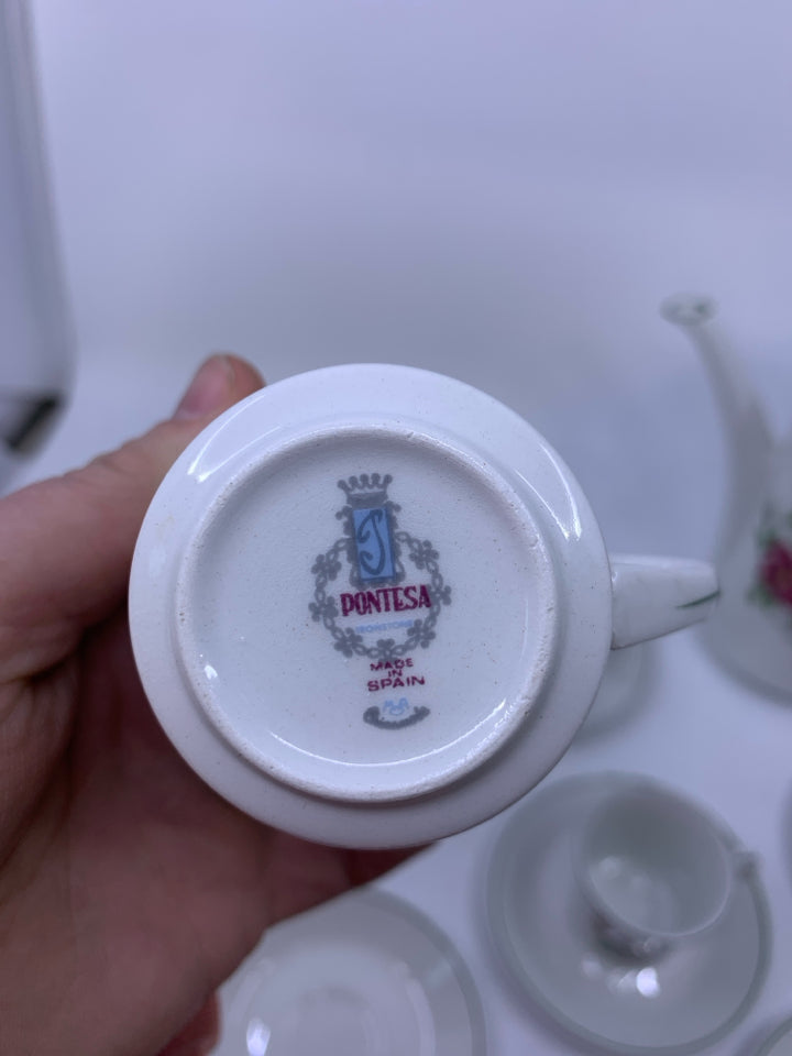 15 PC VTG PONTESA WHITE W/ GREEN RIM ASSORTED FLORAL TEA SET.