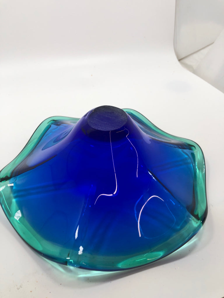 BLOWN GLASS BLUE/GREEN BOWL.