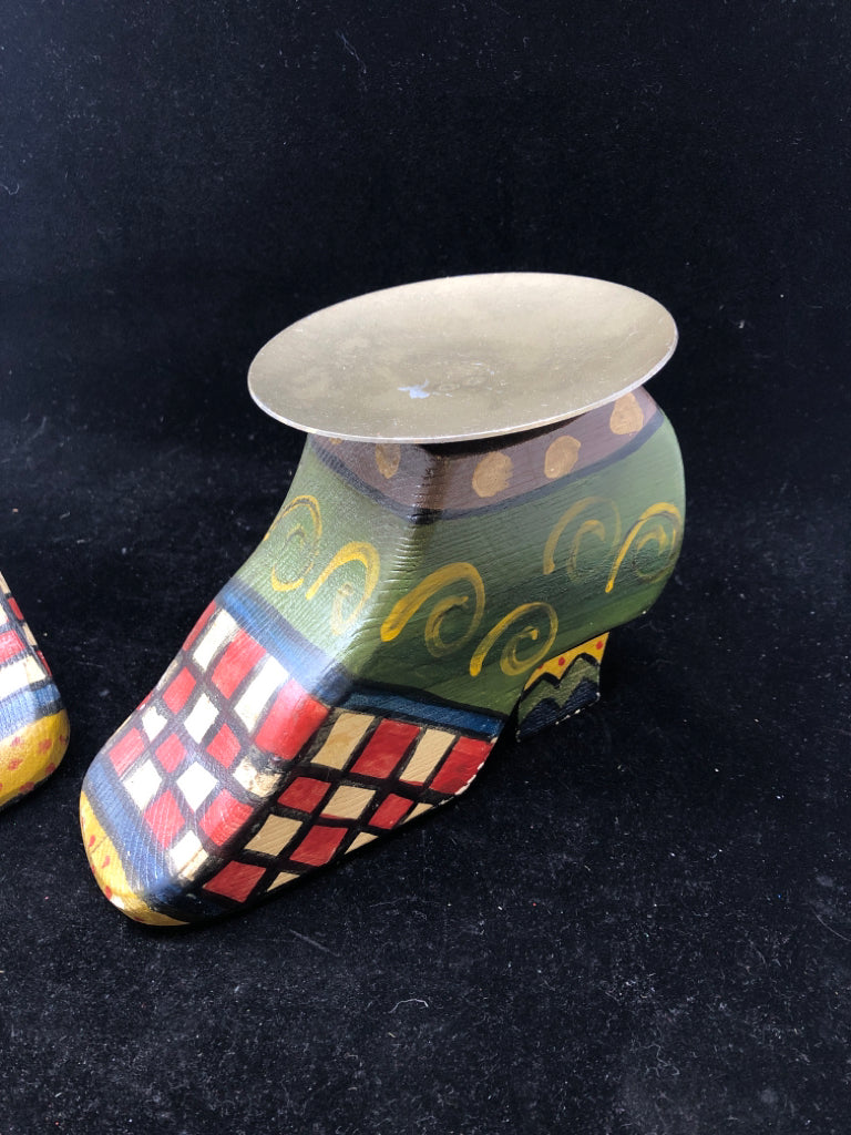 2 HEAVY WOOD SHOES W/ PAINTED DETAIL PILLAR CANDLE HOLDERS.