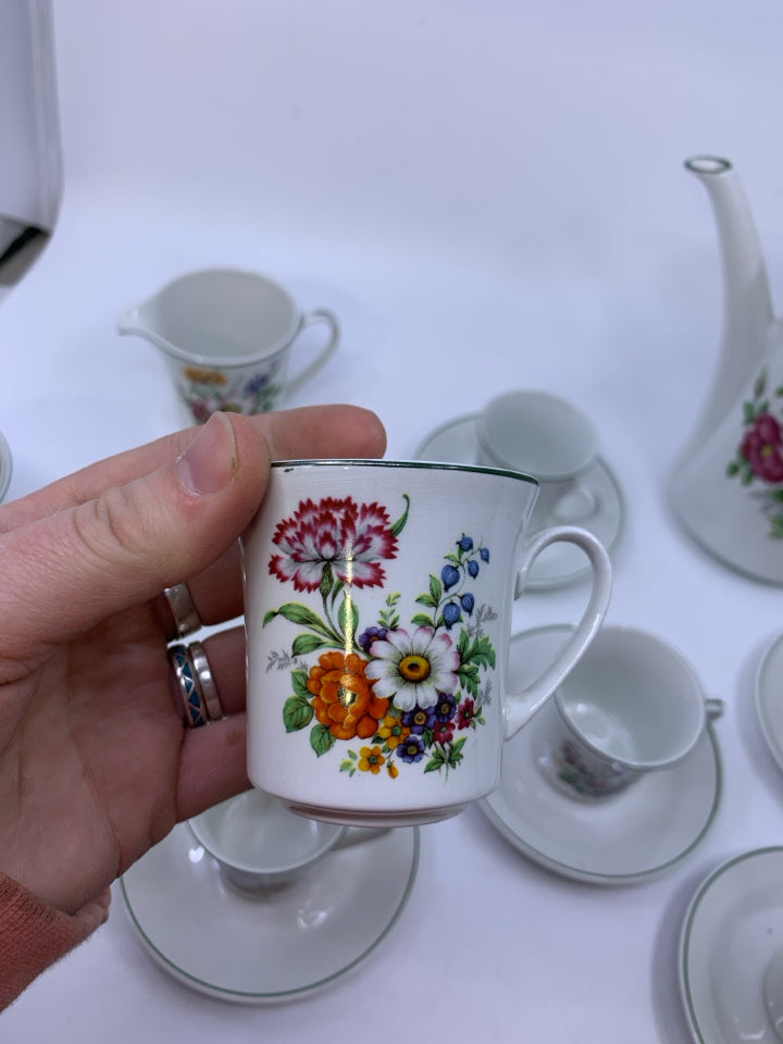 15 PC VTG PONTESA WHITE W/ GREEN RIM ASSORTED FLORAL TEA SET.