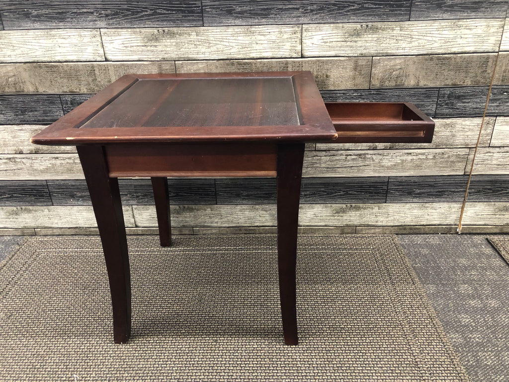 SMALL DARK WOOD END TABLE W DRAWER.