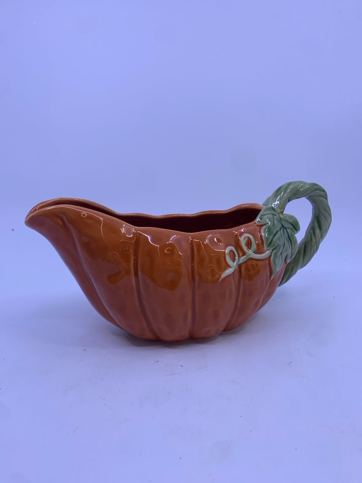 CERAMIC PUMPKIN GRAVY BOAT.