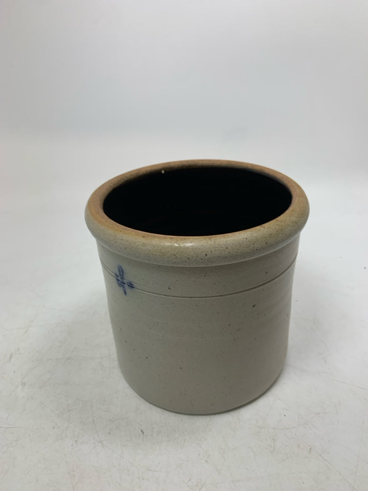 VTG 1990 SALT GLAZE HEART DESIGN CROCK.